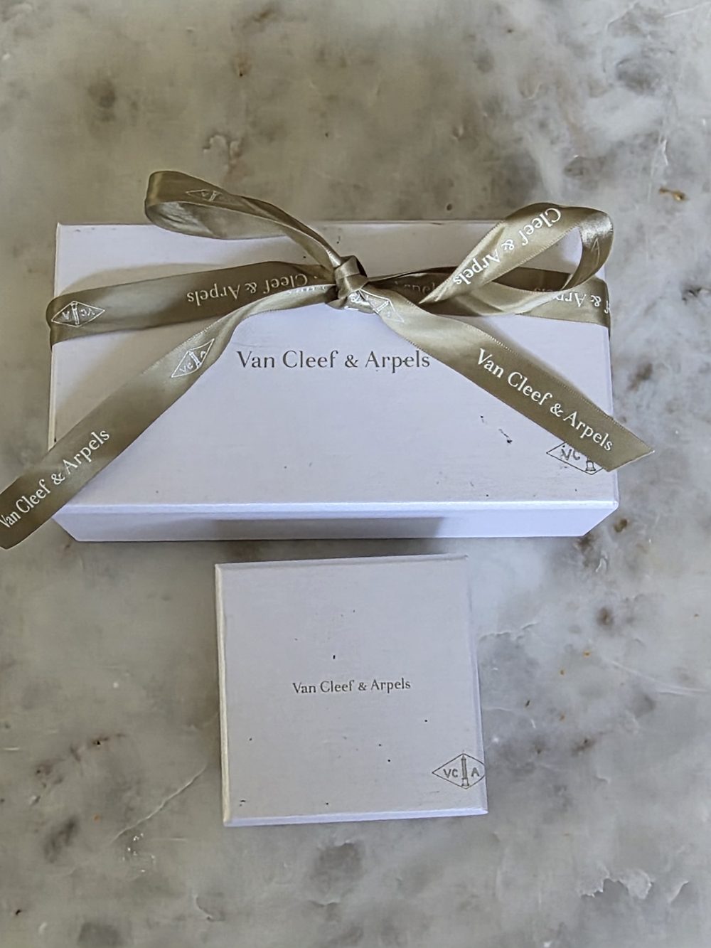 Van Cleef & Arpels Gift Box with Branded Ribbon - Olive & Gold